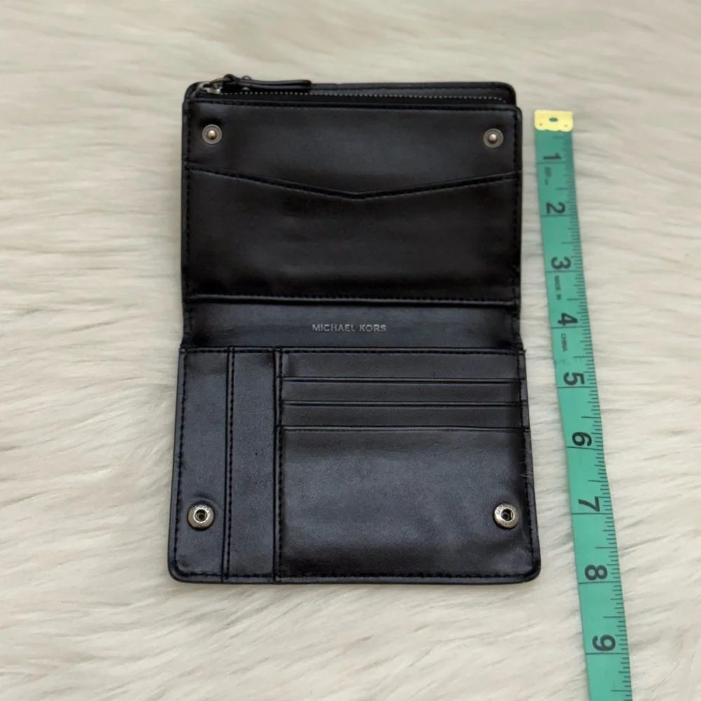 MICHAEL KORS - BLACK LIME GREEN LEATHER NYC TAXI JET SET BI-FOLD SNAP WALLET